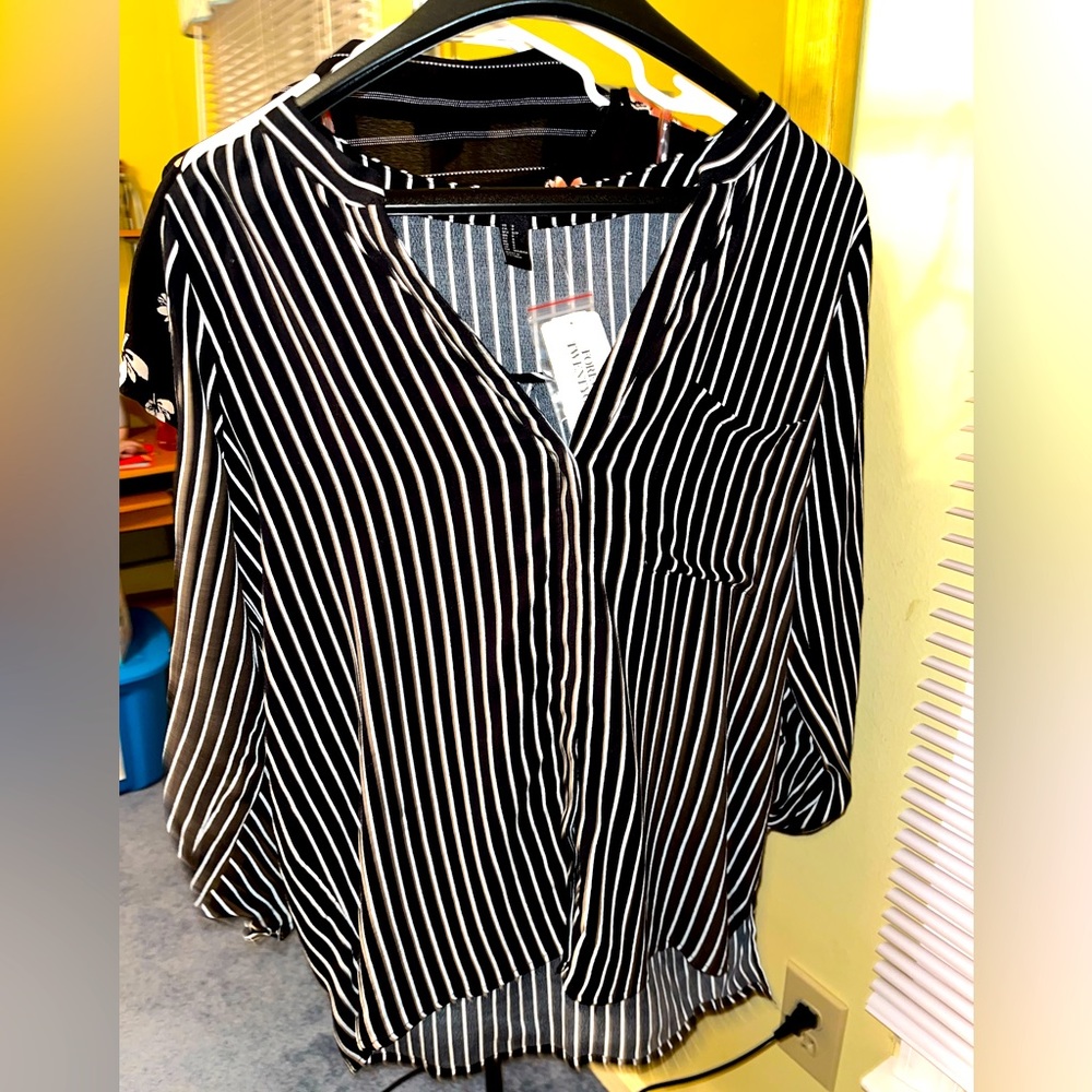 Forever 21 Womens Black and White Striped Shirt- size Small- *NEVER WORN; NEW*